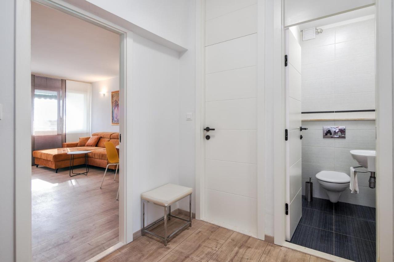 3-Bedroom Sea View Apartment - Balcony, Elevator - Spinut, Split Exteriér fotografie