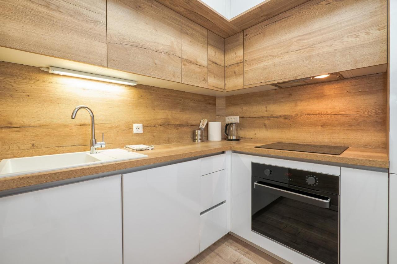 3-Bedroom Sea View Apartment - Balcony, Elevator - Spinut, Split Exteriér fotografie