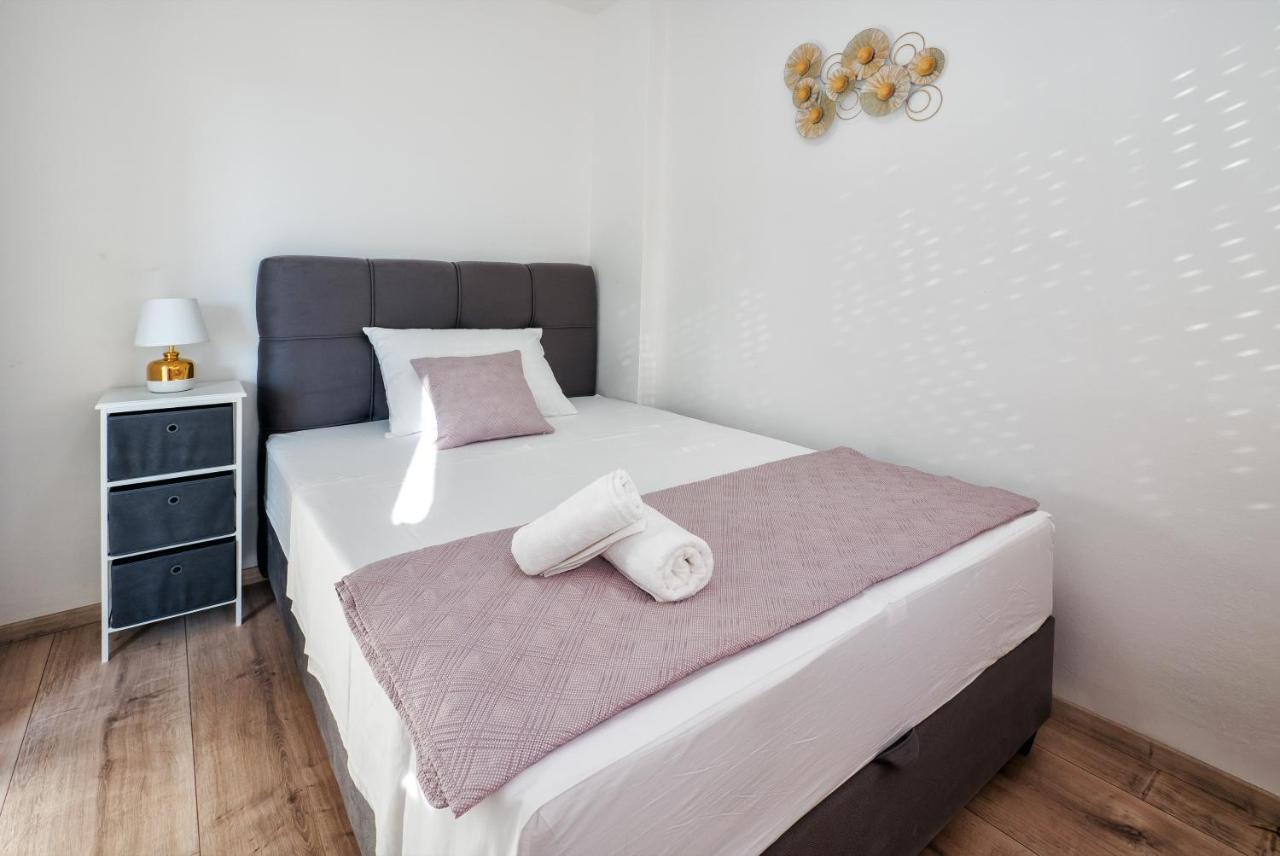 3-Bedroom Sea View Apartment - Balcony, Elevator - Spinut, Split Exteriér fotografie